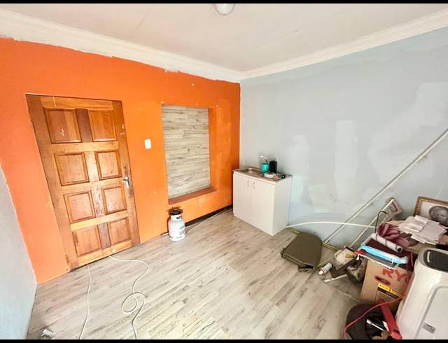5 BEDROOM HOUSE FOR SALE IN FLORA PARK
